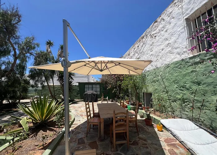Casa Gatti-private In A Traditional Canarian House-central Lanzarote Gasthuis